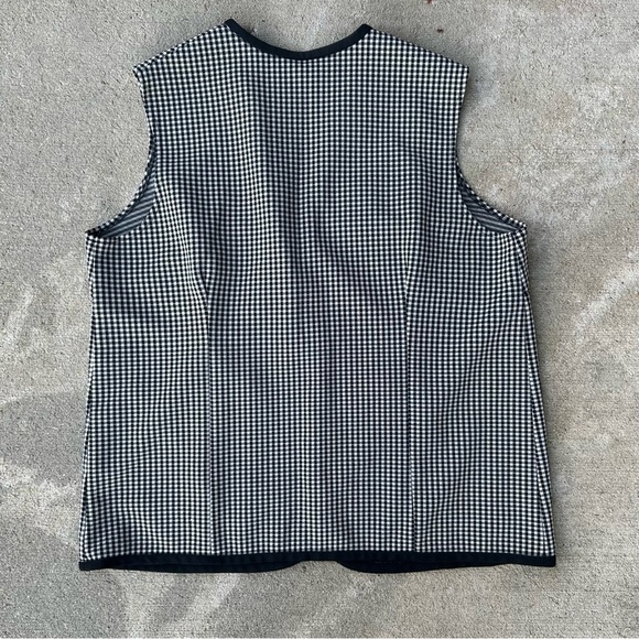 Vintage Black and White Women's Vest - Picture 5 of 6
